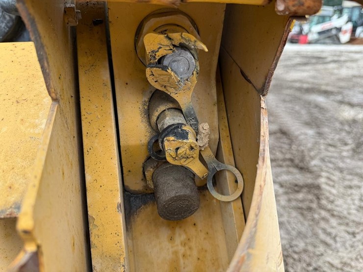 2023-caterpillar-259d3-image-11