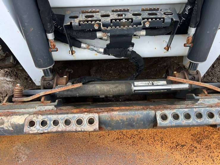 2018-bobcat-s570-image-11