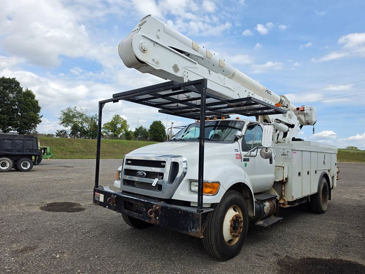 2012-ford-f750-image-1