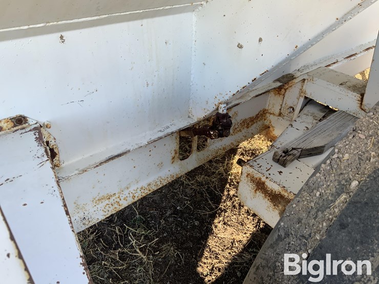 farmhand-t/a-fertilizer-spreader-image-10