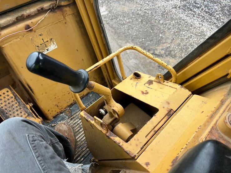 caterpillar-953-image-18