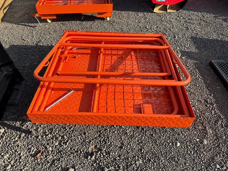 #1043-•-36"-x-36"-colapsable-forklift-ban-basket-image-1