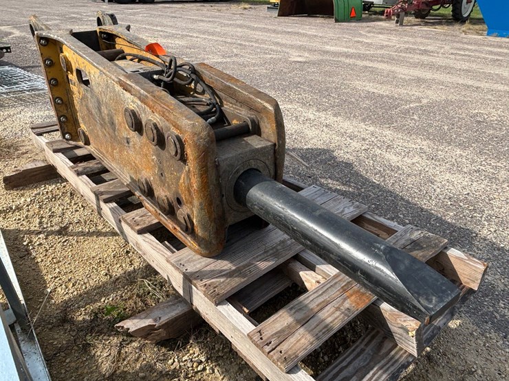 #1337-•-tb830-hydraulic-breaker-image-13