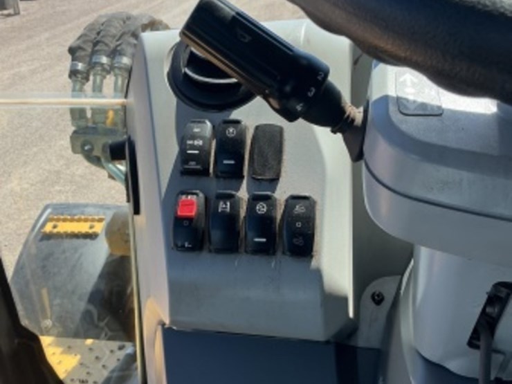 2019-caterpillar-420f2-it-image-24