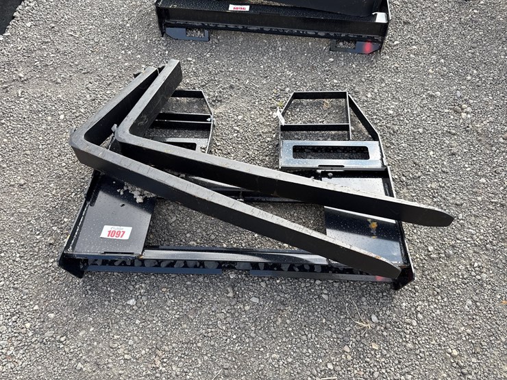 #1097-•-48"-skid-steer-pallet-forks-image-1