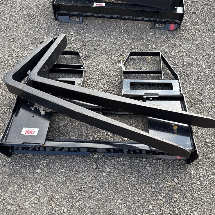 #1097 • 48" SKID STEER PALLET FORKS