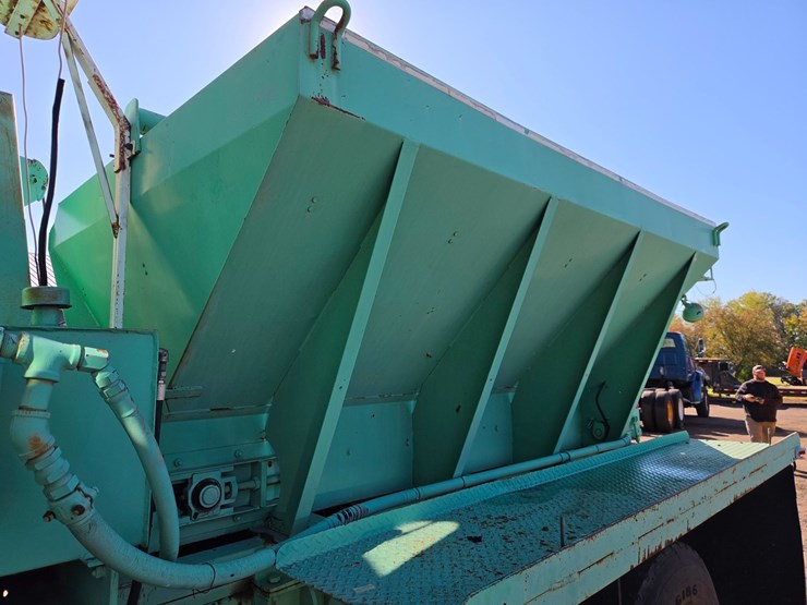 #3410-•-1974-oshkosh-p2025-1e1-plow-truck-image-24