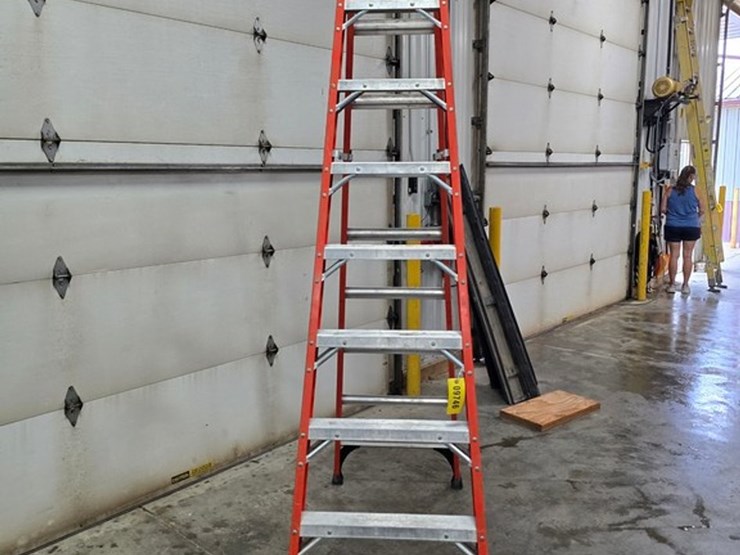 #9746-•-louisville-10'-step-ladder-image-5