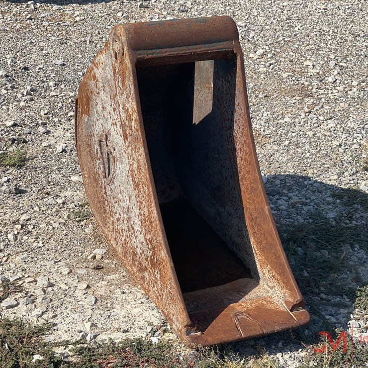 13 EXCAVATOR SMOOTH BUCKET