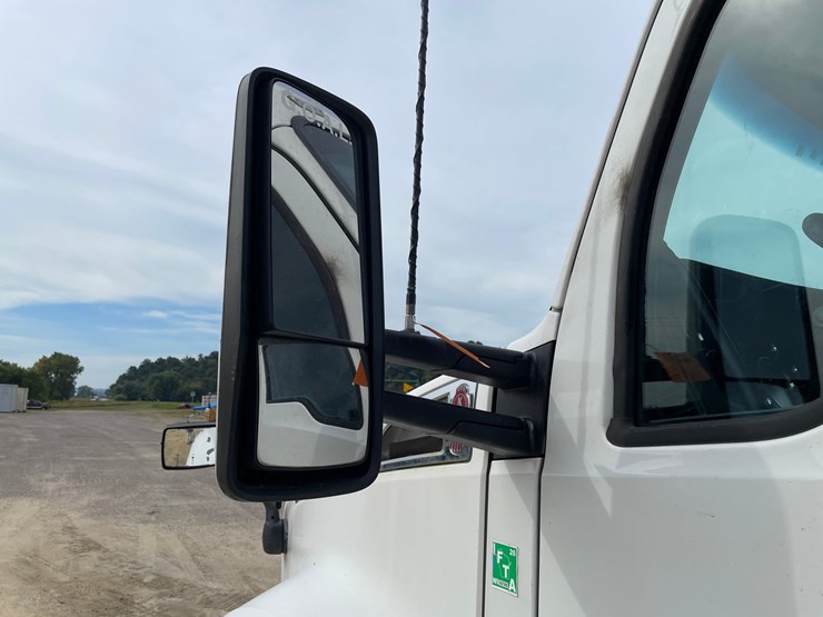 2017-kenworth-t680-image-37
