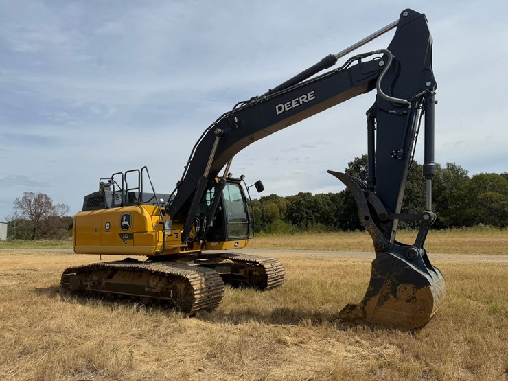 2024-deere-210g-lc-image-2