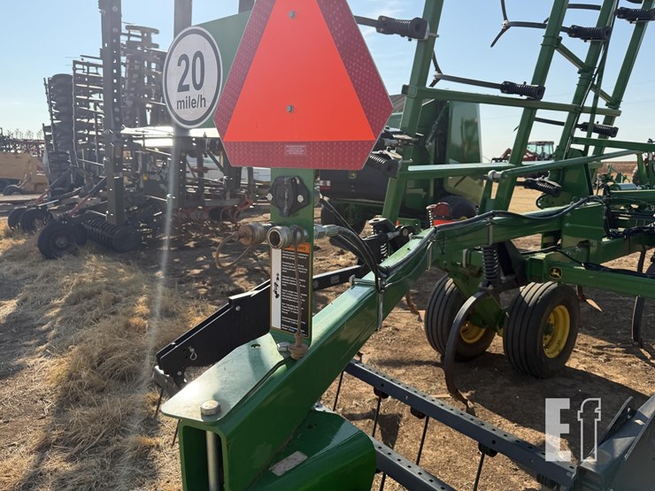 2023-john-deere-2430-image-17
