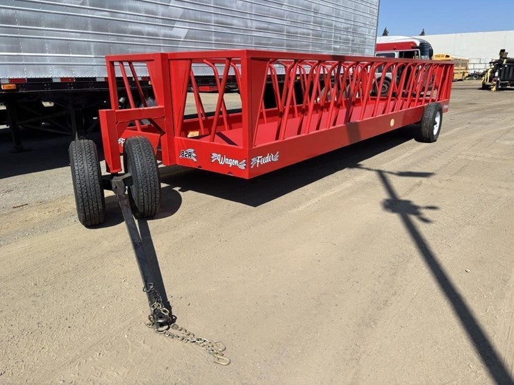 industrias-america-82r-towable-feeder-wagon-image-1