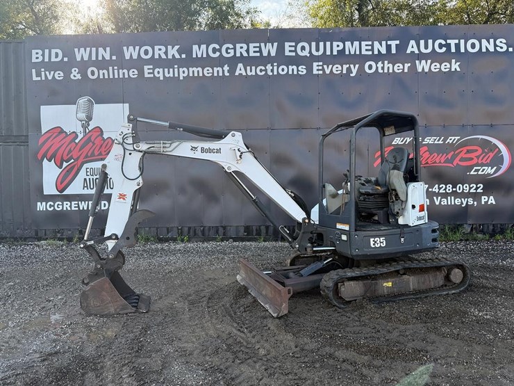 2016-bobcat-e35-image-1