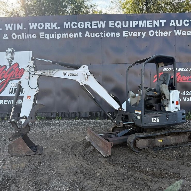 2016 BOBCAT E35