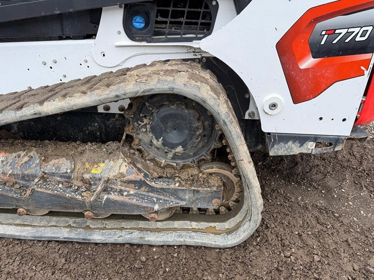 2024-bobcat-t770-image-18