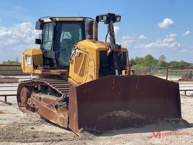 2010-cat-d7e-crawler-dozer-image-1