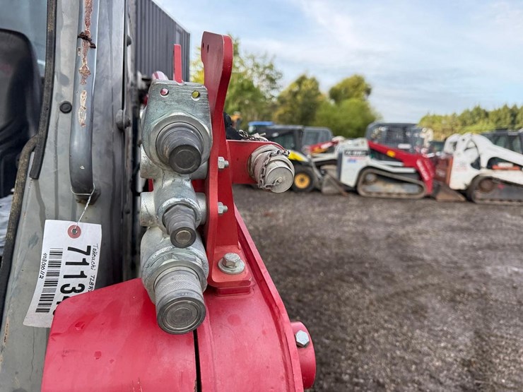 2020-takeuchi-tl8-image-11