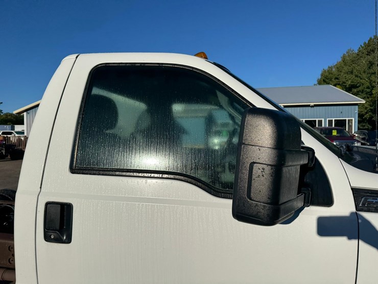 2013-ford-f550-image-18