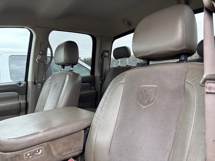 2004-dodge-3500-image-27