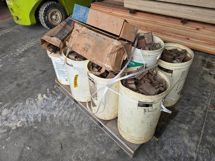 #9757-•-cement-form-clamps-image-1