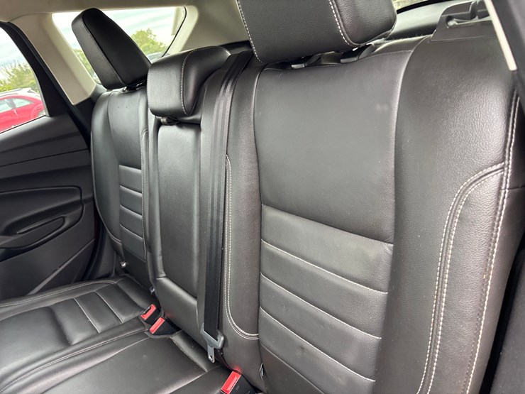 2015-ford-escape-image-34