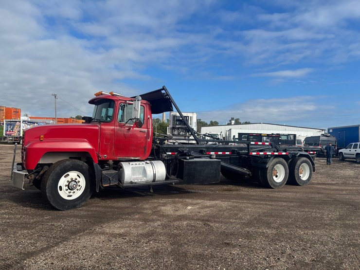 mack-rd688s-image-1