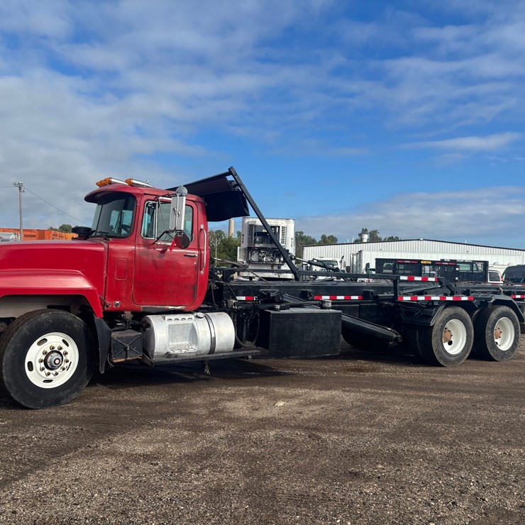 MACK RD688S