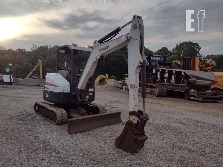 2010-bobcat-e35-image-36