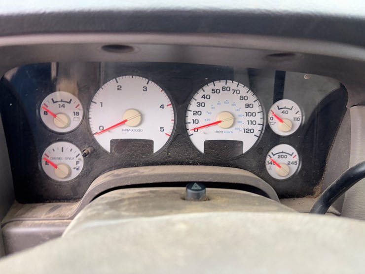 2004-dodge-3500-image-32