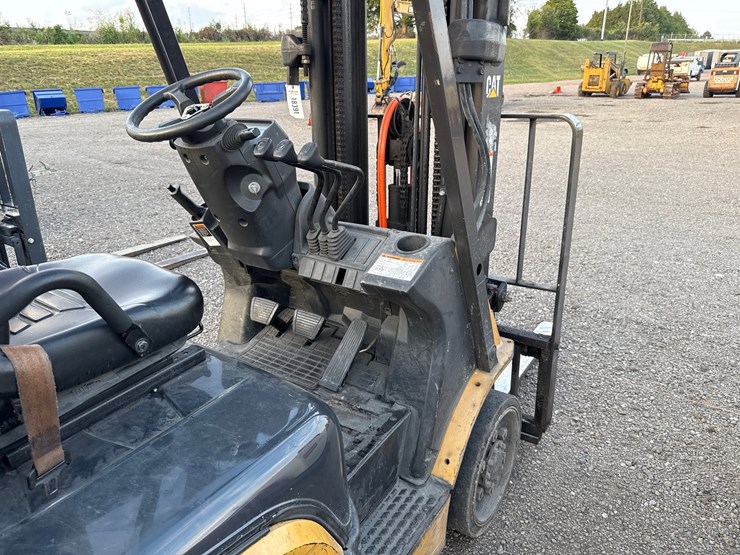 #2080-•-cat-g5000-lp-forklift-image-5