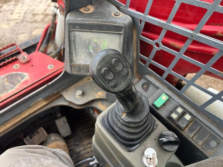 2021-takeuchi-tl8-image-21
