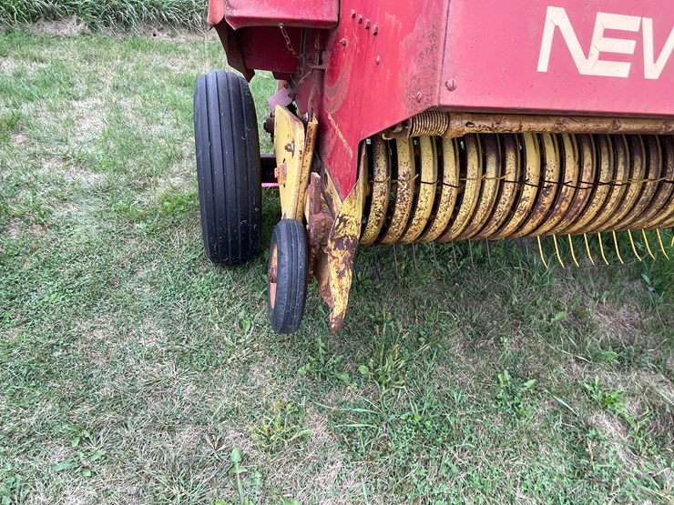 new-holland-hayliner-273-image-15