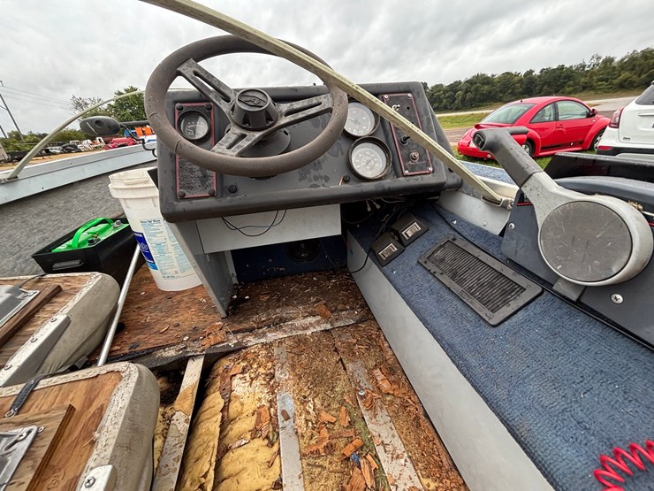 #1318-•-1989-16'-alumacraft-boat-(has-wi-title)-image-46