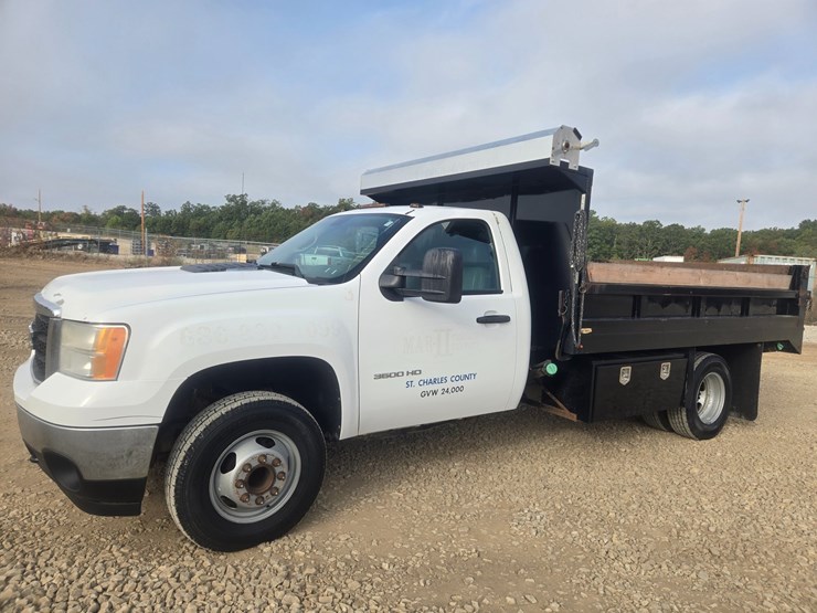 2013-gmc-sierra-3500-image-3