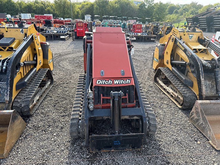 2015-ditch-witch-sk750-image-2