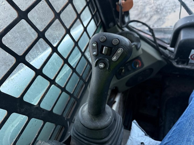 2015-bobcat-t450-image-24