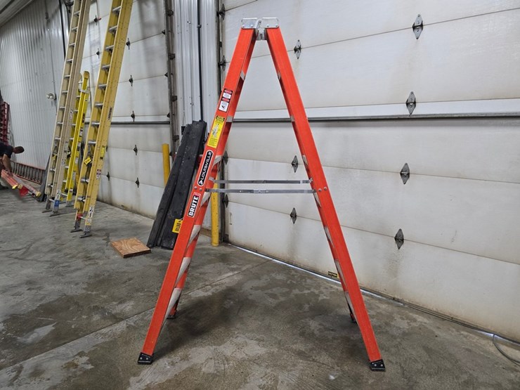 #9748-•-louisville-8-double-sided-step-ladder-image-2