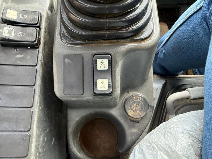 2020-takeuchi-tl8-image-27