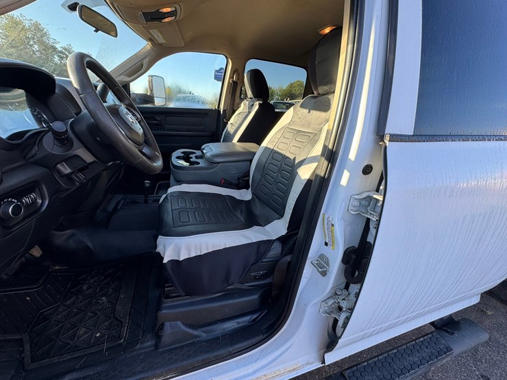 2020-dodge-3500-image-34