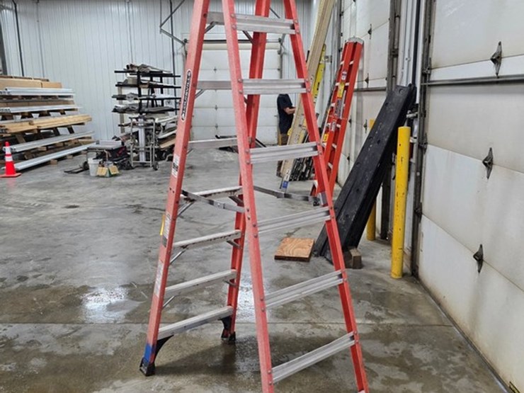 #9747-•-louisville-8'-step-ladder-image-3