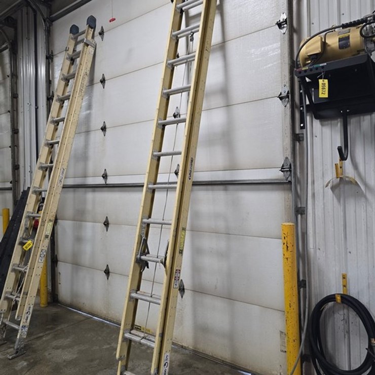 #9740 • Louisville 24' Extension Ladder
