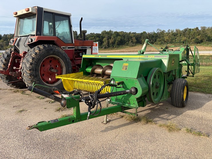 john-deere-338-image-1