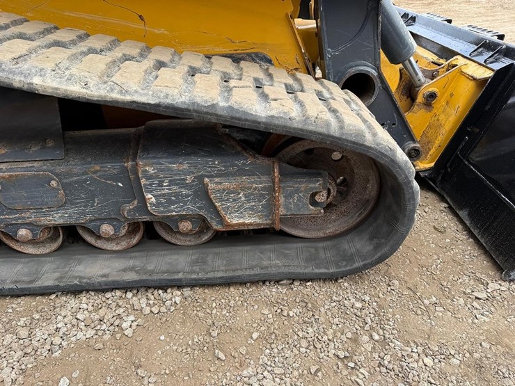 2024-deere-331g-image-14
