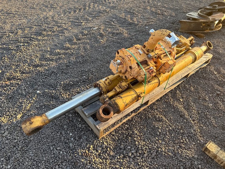 komatsu-pc200-image-4