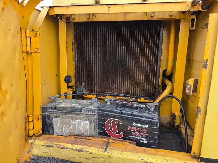 deere-490d-image-10