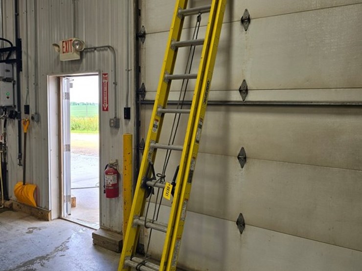 #9741-•-louisville-20'-extension-ladder-image-1