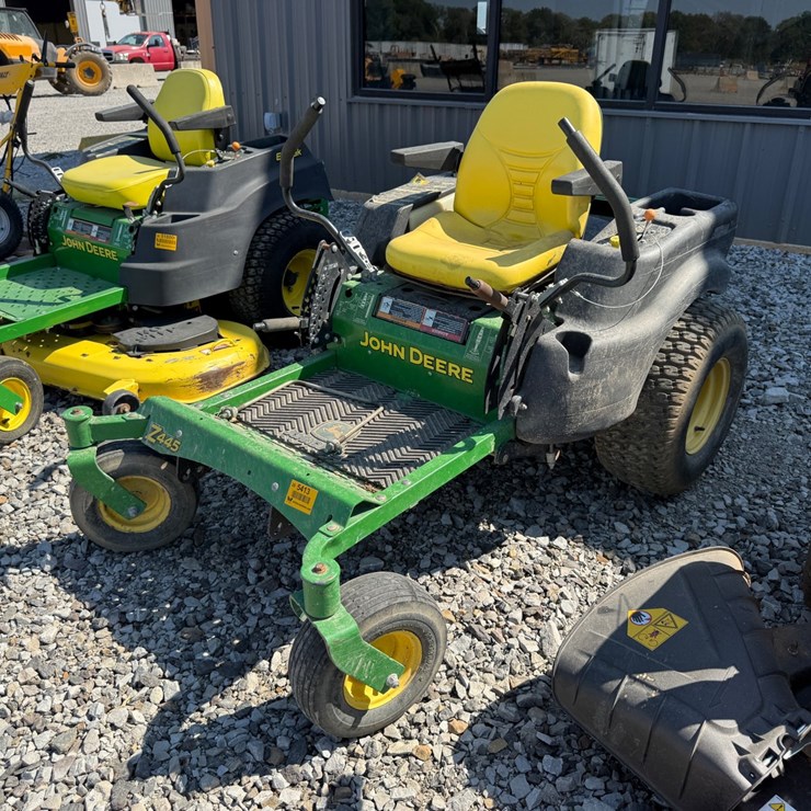 JOHN DEERE Z445