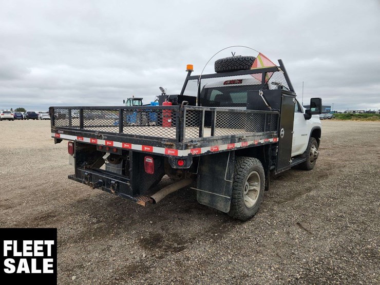 2021-chevrolet-silverado-3500hd-image-3
