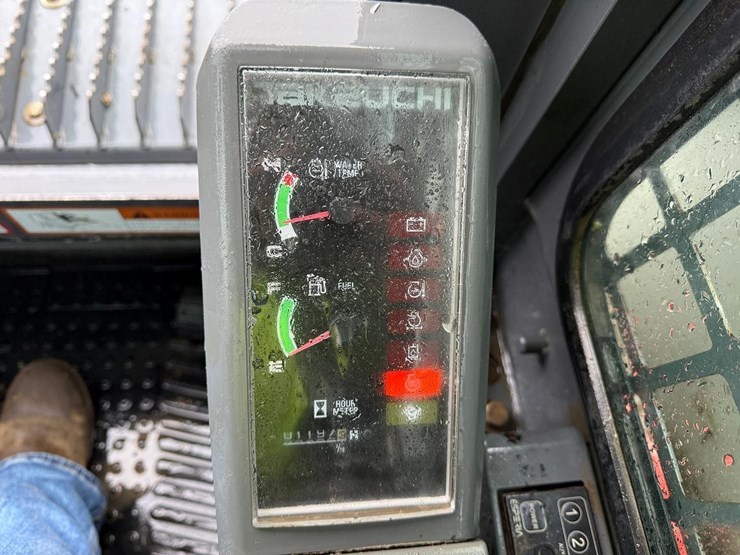 2012-takeuchi-tl250-image-21